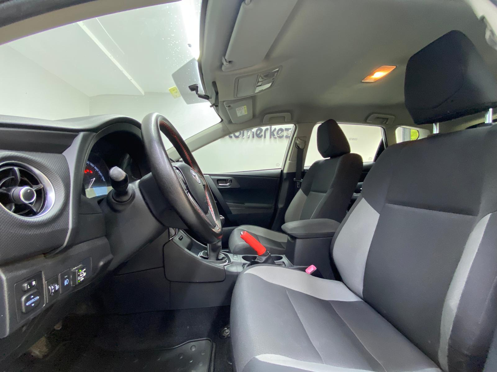TOYOTA AURIS 11
